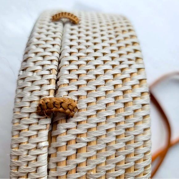 Nantucket Style Large Crossbody Woven Rattan Bag - Picture 10 of 16